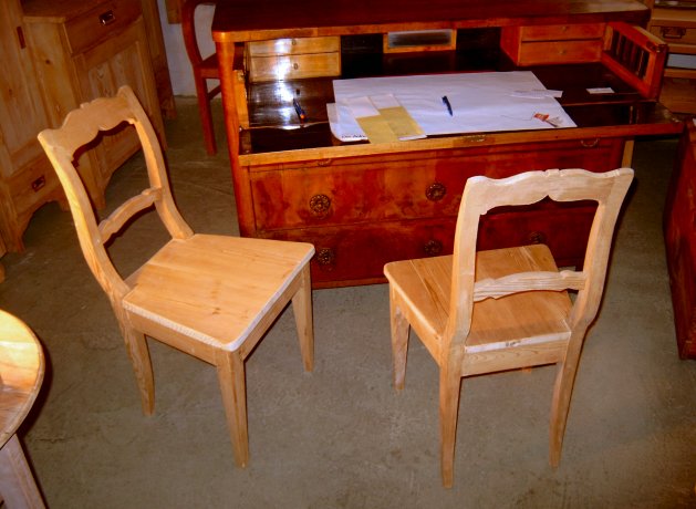 Zwei Sessel.Biedermeierzeit
