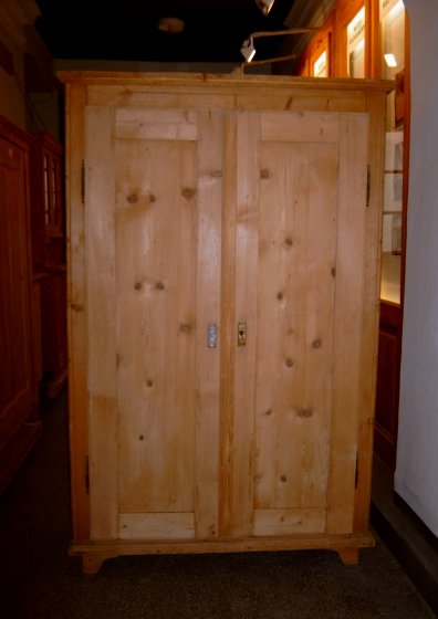 Kleiderschrank